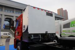 陕汽重卡 德龙M3000S 6X4 纯电动牵引车