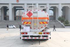 陕汽重卡 德龙L3000 260马力 4X2 油罐车