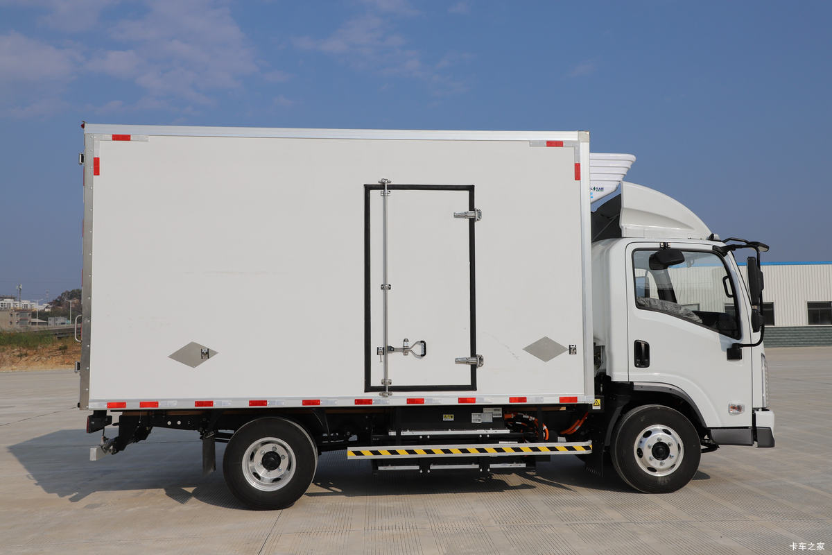 【图】玉柴新能源 EC301 4.5T 单排纯电动冷藏车(YCE5040XLCBEV)_实拍图片_1085569_卡车之家