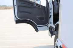 玉柴新能源 EC301 4.5T 单排纯电动冷藏车(YCE5040XLCBEV)