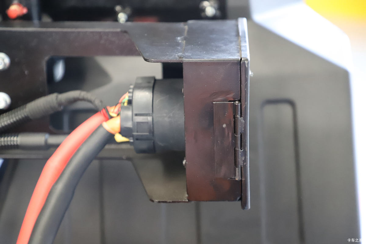 【图】玉柴新能源 EC301 4.5T 单排纯电动冷藏车(YCE5040XLCBEV)_实拍图片_1085647_卡车之家