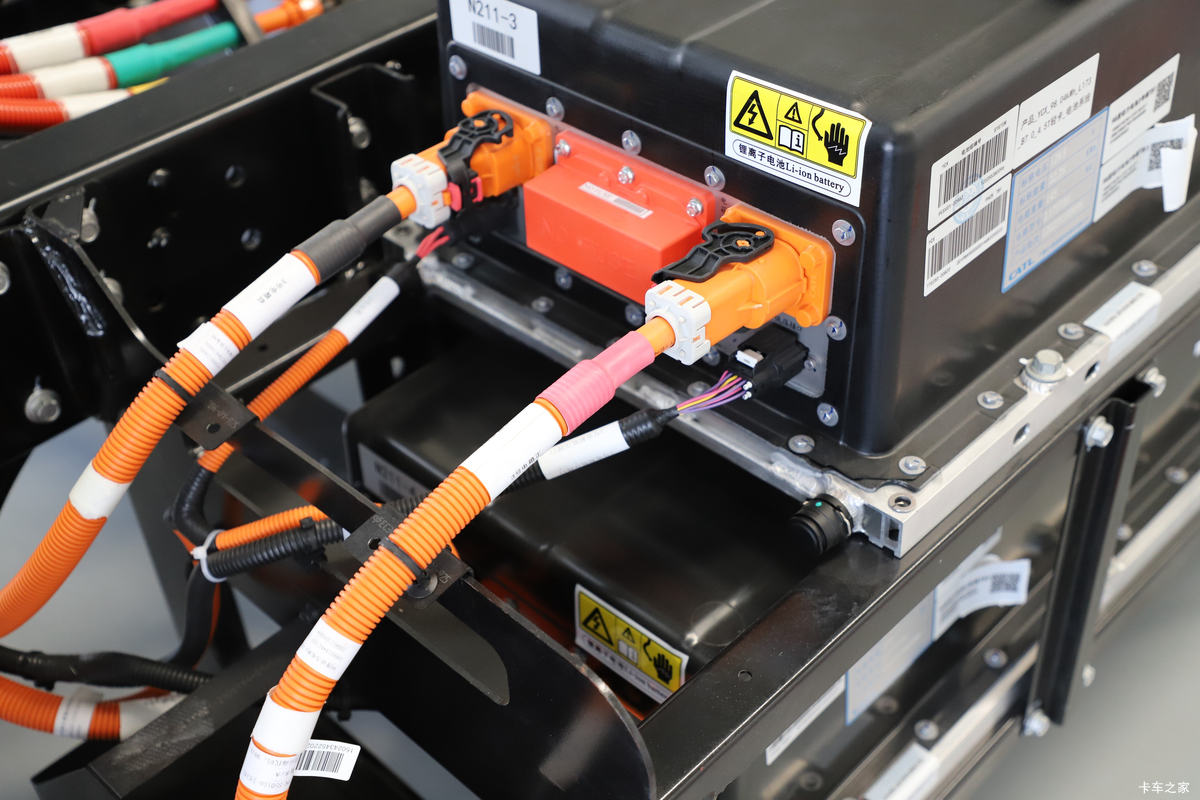 【图】玉柴新能源 EC301 4.5T 单排纯电动冷藏车(YCE5040XLCBEV)_实拍图片_1085647_卡车之家