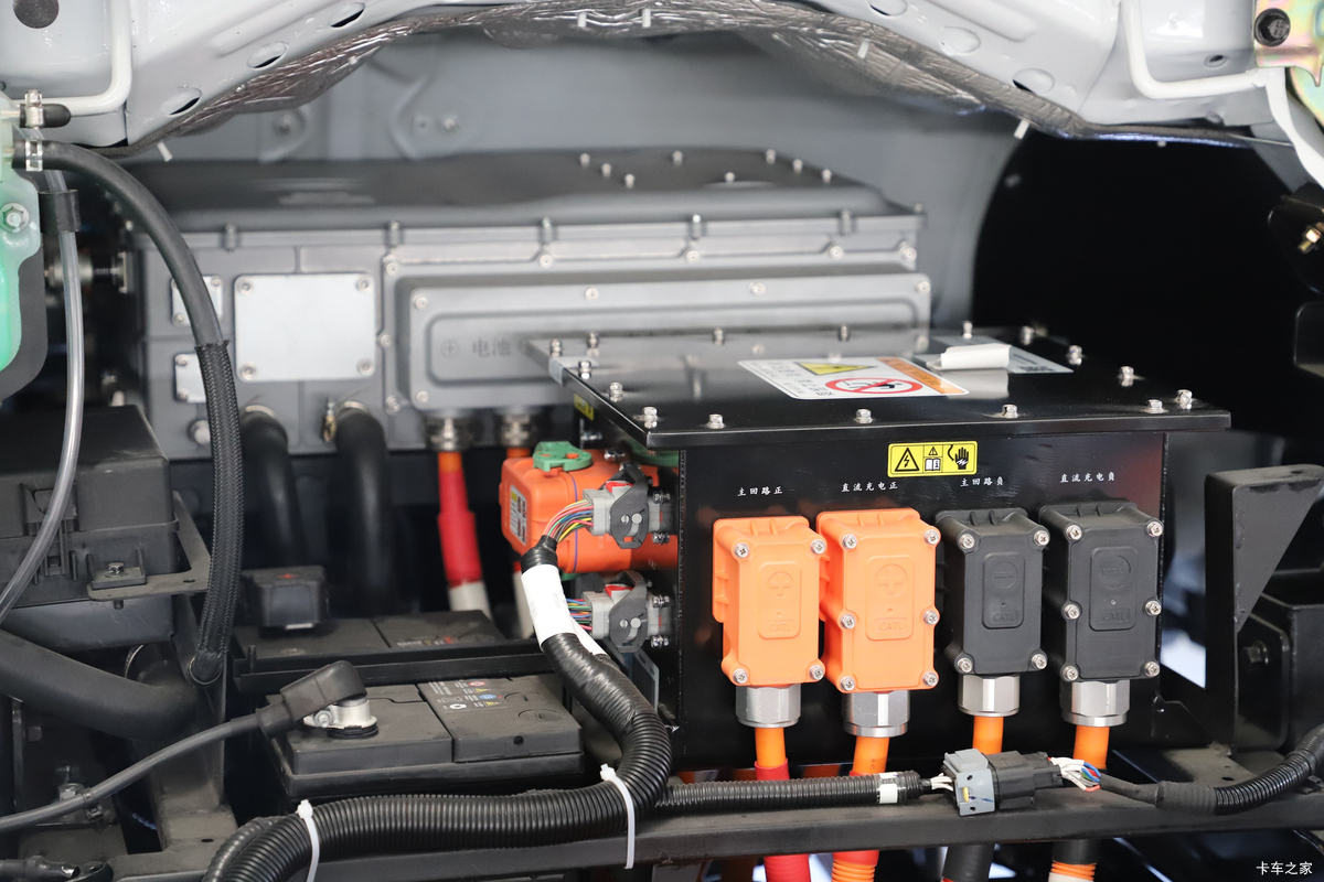 【图】玉柴新能源 EC301 4.5T 单排纯电动冷藏车(YCE5040XLCBEV)_实拍图片_1085647_卡车之家