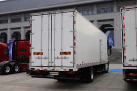 德龙M6000&nbsp;中置轴车辆运输车上装图片