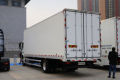 陕汽 德龙M6000 336马力 4X2 中置轴列车