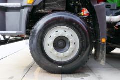 陕汽重卡 德龙M3000S 城建标准版 400马力 8X4 5.6米自卸车(SX3310MB246)