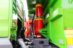 陕汽重卡 德龙M3000S 城建标准版 400马力 8X4 5.6米自卸车(SX3310MB246)