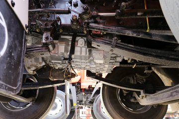 陕汽重卡底盘&nbsp;冷藏车底盘图片