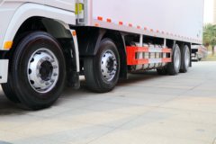 陕汽重卡 德龙X5000 8X4 9.4米冷藏车(新飞牌)(国六)
