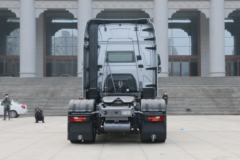 陕汽重卡 德龙X6000 530马力 4X2 AMT自动挡LNG牵引车(SX4189GE1TLQ2)