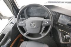 陕汽重卡 德龙X6000 530马力 4X2 AMT自动挡LNG牵引车(SX4189GE1TLQ2)