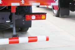 陕汽重卡 德龙X5000 460马力 8X4 9.5米仓栅式载货车(国六)