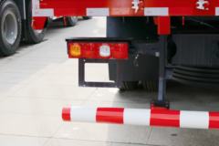 陕汽重卡 德龙X5000 460马力 8X4 9.5米仓栅式载货车(国六)