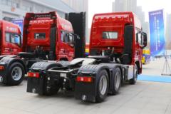 陕汽重卡 德龙X5000 460马力 6X4 AMT自动挡危险品牵引车(国六)(SX42594X324)