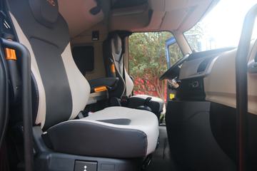 ���� �����V7�ؿ� 560���� 6X4 AMT�Զ�����ͷǣ����(����b)(���Ʋʻ�)(HFC4253C1K7E45KS)ͼƬ