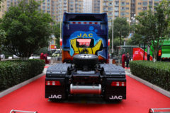 江淮 格尔发V7重卡 560马力 6X4 AMT自动挡长头牵引车(国六b)(定制彩绘)(HFC4253C1K7E45KS)
