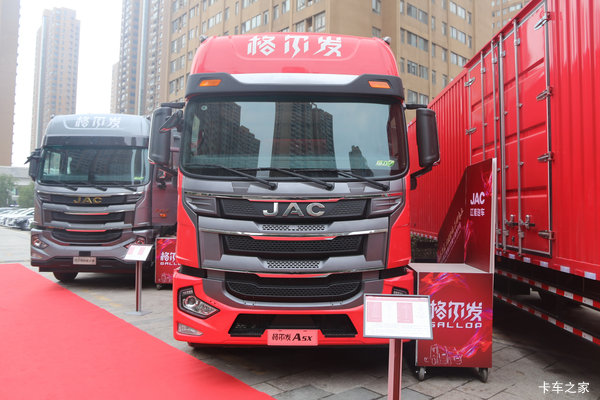 江淮 格尔发A5XⅢ中卡 245马力 4X2 6.8米翼开启厢式载货车(国六)
