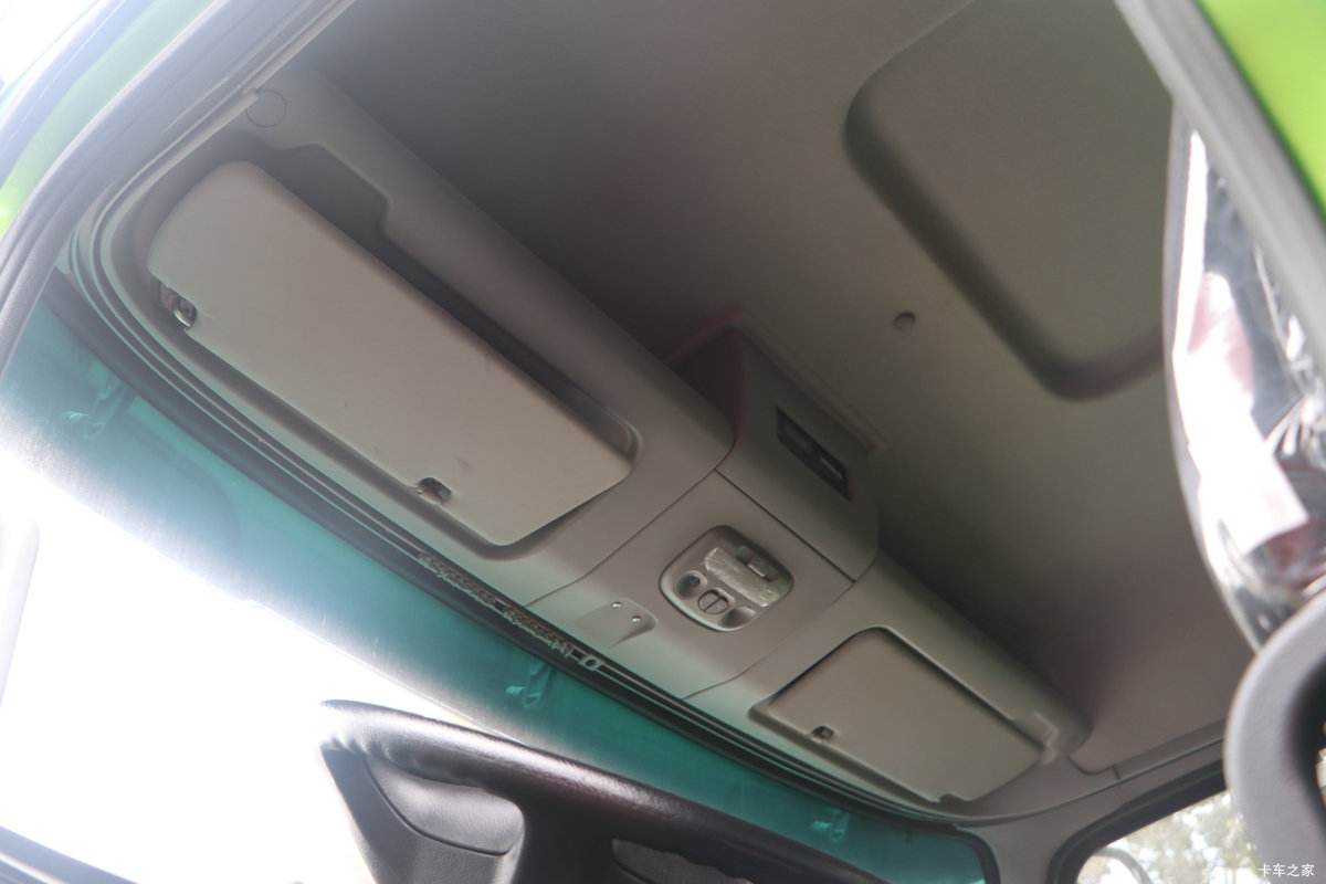 轩德X6自卸车驾驶室图片