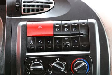 ���� �����A5L�п� 220���� 4X2 6.8�ײ�դʽ�ػ���(����)(HFC5181CCYP3K2A50DS)ͼƬ