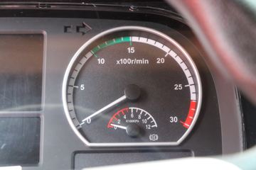 ���� �����A5L�п� 220���� 4X2 6.8�ײ�դʽ�ػ���(����)(HFC5181CCYP3K2A50DS)ͼƬ