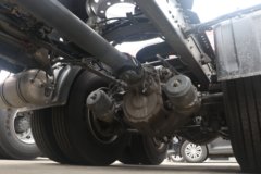 东风柳汽 乘龙H7重卡 460马力 6X4 LNG牵引车(国六)(LZ4250H7DM1)