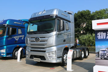一汽解放 J7重卡 560马力 6X4 牵引车(国六)(液缓)(CA4250P77K25T1E6)