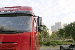 一汽解放 新J6P 质惠版2.0 420马力 4X2 牵引车(CA4180P66K24E5)