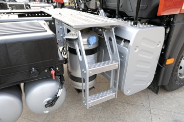 һ����� ��J6P �ʻݰ�2.0 420���� 4X2 ǣ����(CA4180P66K24E5)ͼƬ