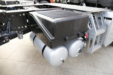 һ����� ��J6P �ʻݰ�2.0 420���� 4X2 ǣ����(CA4180P66K24E5)ͼƬ