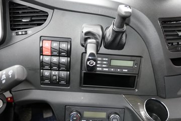 һ����� ��J6P�ؿ� �ʻݰ�2.0 460���� 6X4 AMT�Զ���ǣ����(CA4250P66K24T1A1E5)ͼƬ