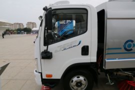 J6F&nbsp;扫路车外观图片