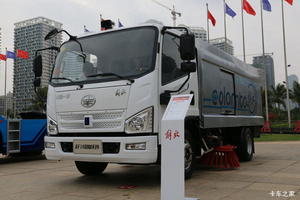 J6F 扫路车