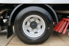 J6F&nbsp;扫路车底盘图片