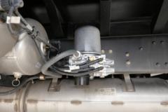 一汽解放 J6L中卡 精致版 220马力 4X2 6.75米栏板载货车(国六)(CA1180P62K1L4E6)