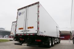 青岛解放 JH6 领航版 460马力 8X4 9.4米冷藏车(CA5320XLCP25K2L7T4E6A80)
