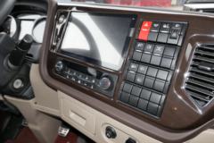 青岛解放 JH6 领航版 460马力 8X4 9.4米冷藏车(CA5320XLCP25K2L7T4E6A80)