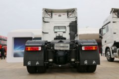 一汽解放 J7重卡 6X4 L2 级智能牵引车