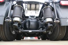 一汽解放 J7重卡 6X4 L2 级智能牵引车