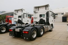 一汽解放 J7重卡 6X4 L3级智能牵引车