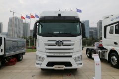 一汽解放 J7重卡 6X4 L3级智能牵引车