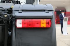 一汽解放 J7重卡 6X4 L3级智能牵引车