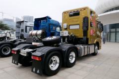 青岛解放 JH6⁺ 生活舱版 560马力 6X4 AMT自动挡牵引车(国六)(CA4250P33K25T1E6A80)