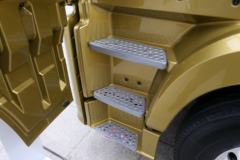 青岛解放 JH6⁺ 生活舱版 560马力 6X4 AMT自动挡牵引车(国六)(CA4250P33K25T1E6A80)