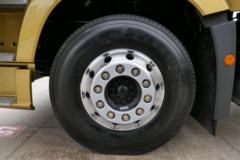 青岛解放 JH6⁺ 生活舱版 560马力 6X4 AMT自动挡牵引车(国六)(CA4250P33K25T1E6A80)