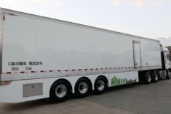 一汽解放 新J6P 6X4 13.6米智能冷藏列车