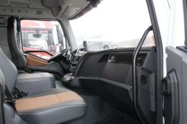 解放J6P&nbsp;冷藏车驾驶室图片