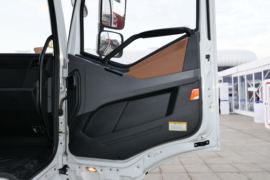 解放J6P&nbsp;冷藏车驾驶室图片