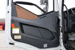 一汽解放 新J6P 6X4 13.6米智能冷藏列车