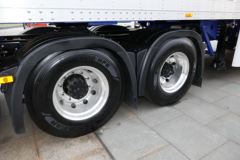 一汽解放 新J6P 6X4 13.6米智能冷藏列车