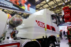 三一集团 8X4 7.73方纯电动智能驾驶搅拌车